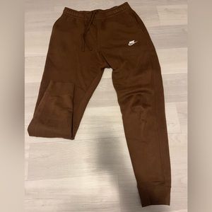 Nike Sportswear Club Fleece Brown Sweatpants, Size Medium & fits large